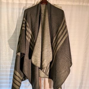 BB Dakota Grey Poncho